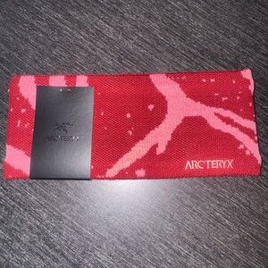 Arc'teryx Grotto Headband in Red and Pink